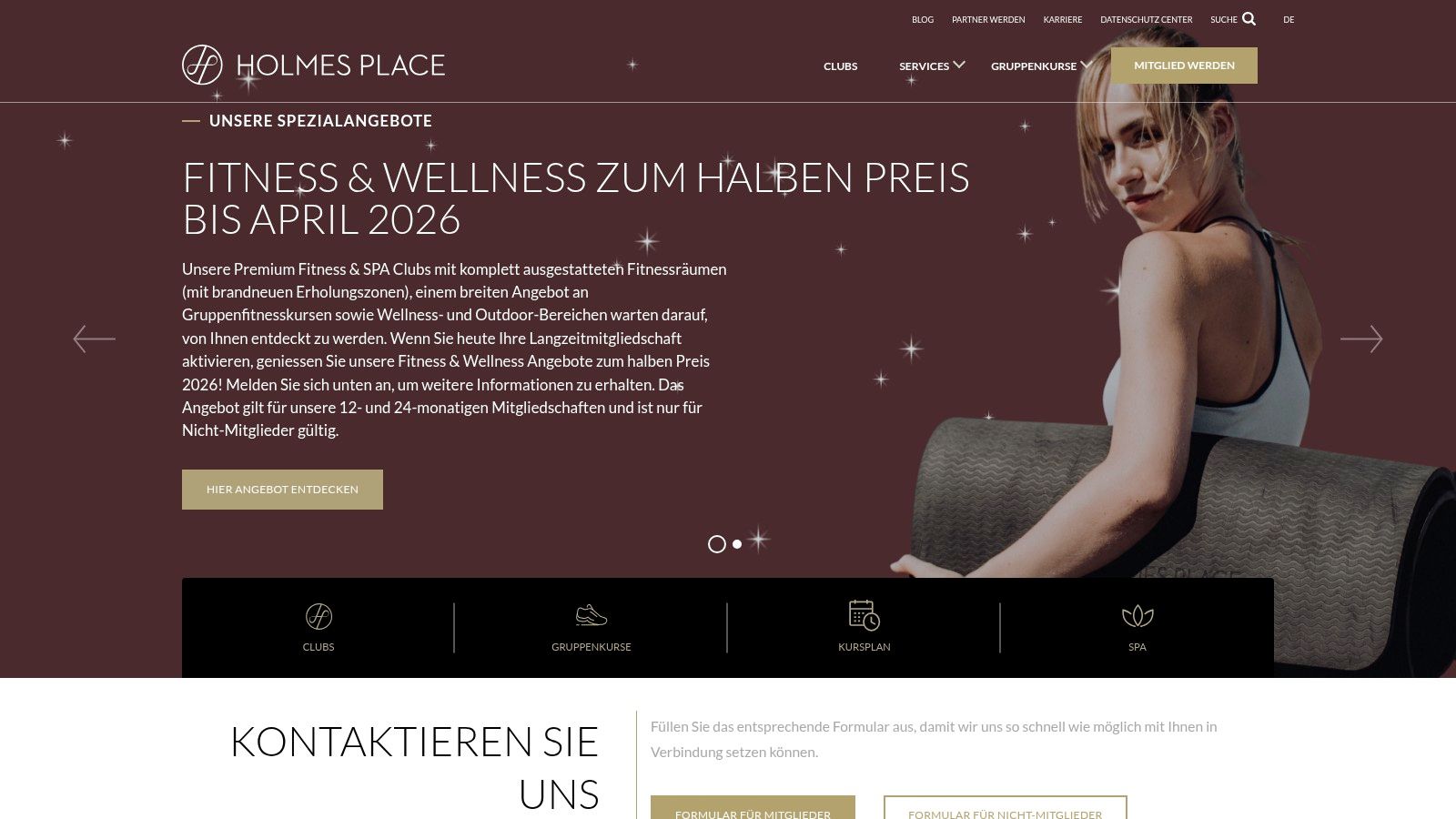 Eine Frau entspannt nach dem Training in einem Holmes Place Gym in Zürich.