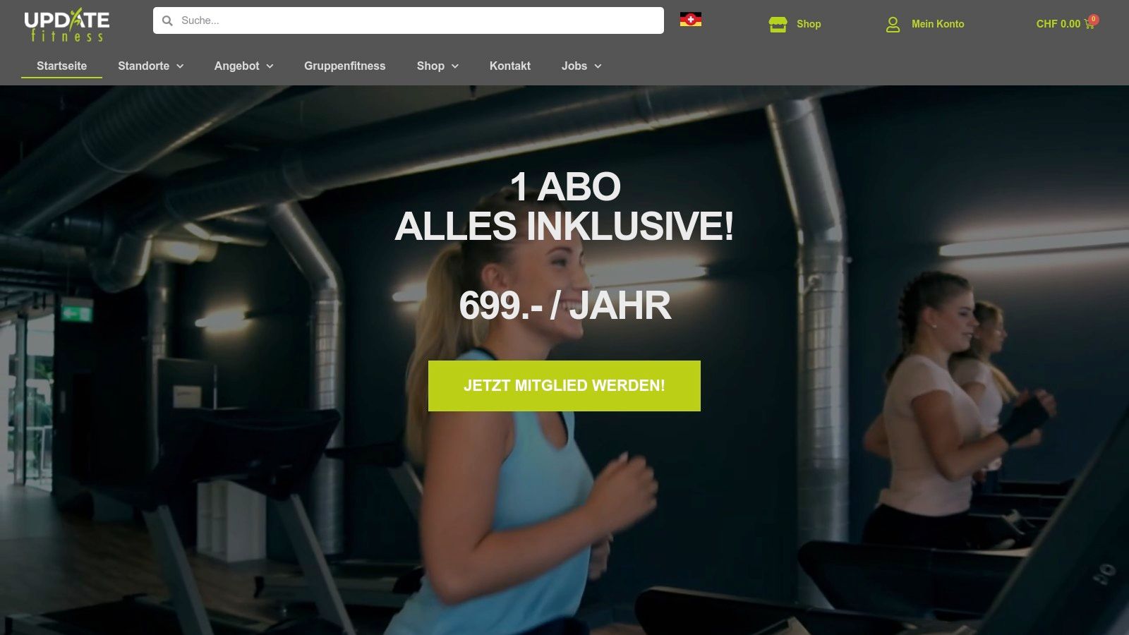 Eine Frau beim Training an einem Gerät in einem Gym in Zürich.