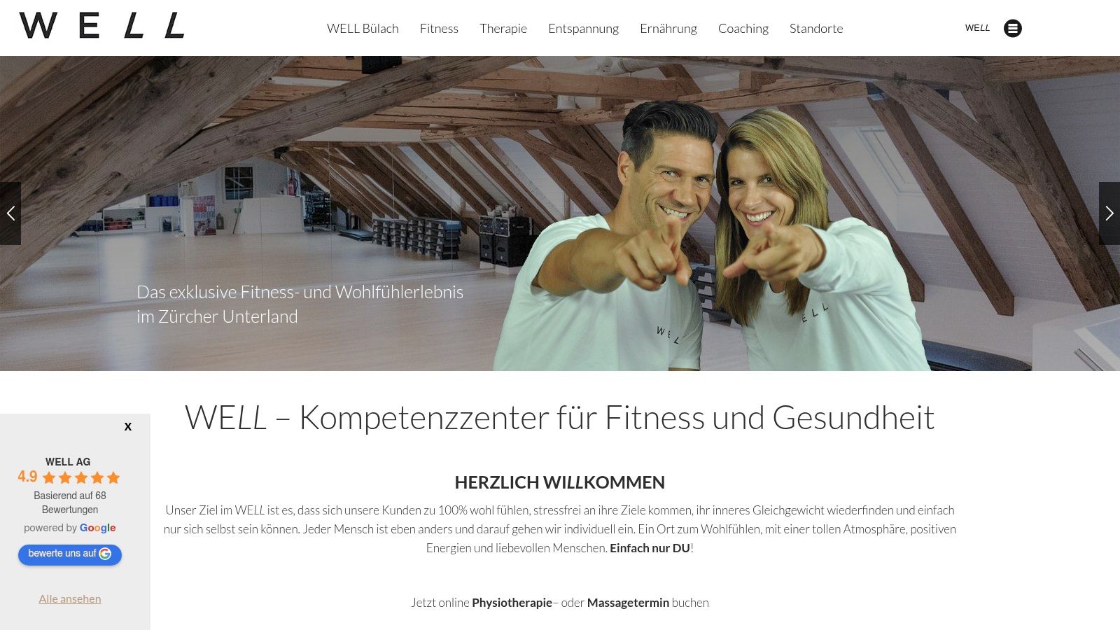 Step-Aerobic-Teilnehmerinnen in einem Kursraum von WELL.swiss