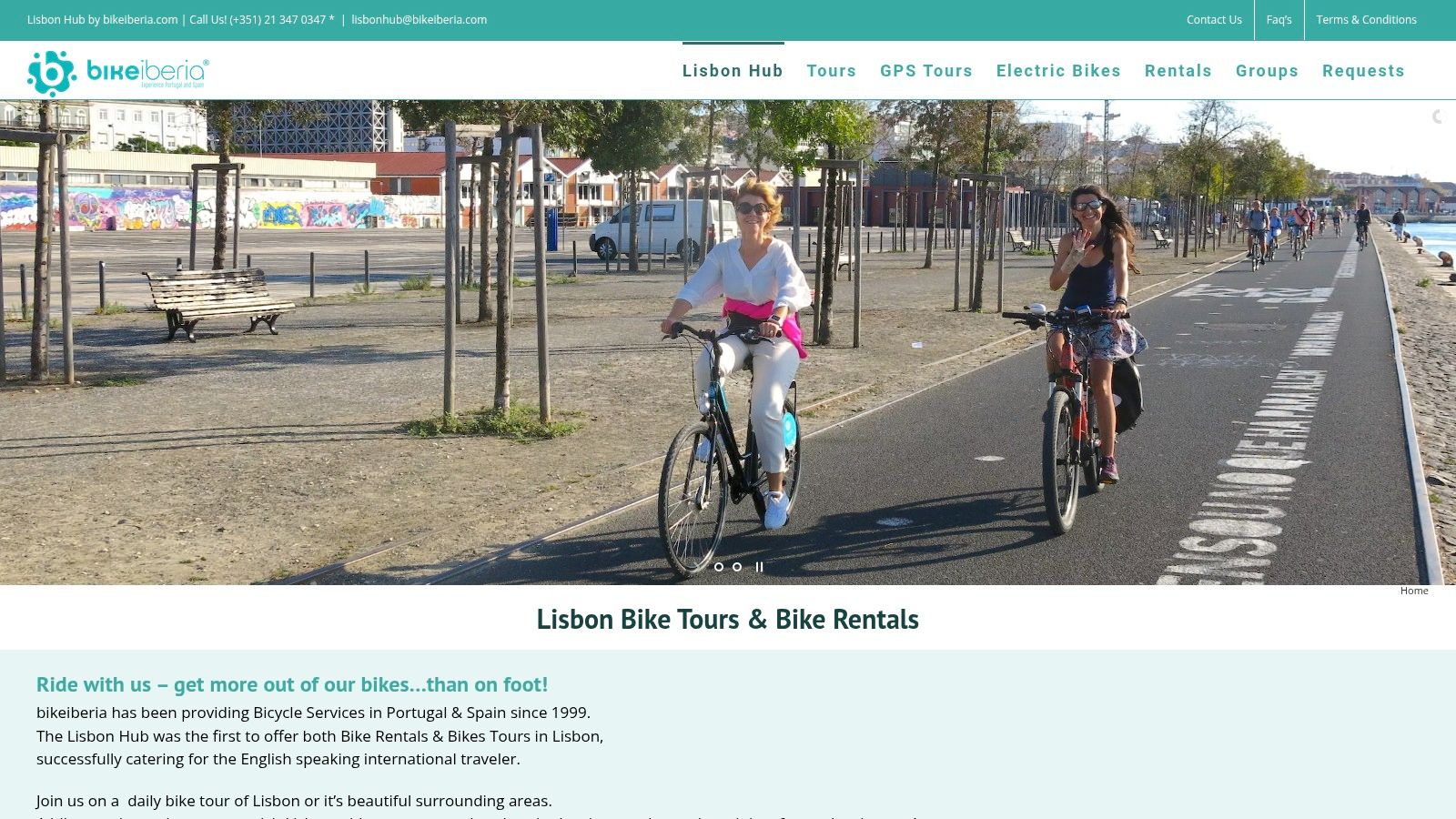 A group of cyclists on a guided bike tour in Lisbon, with the city's colourful buildings in the background.