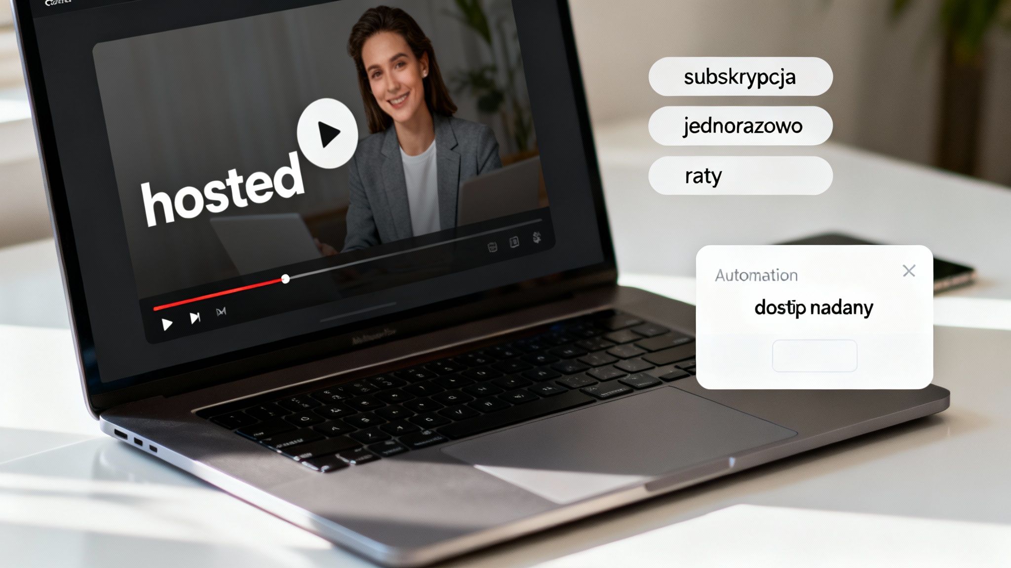Funkcje platformy e-learningowej pokazane na interfejsie laptopa.
