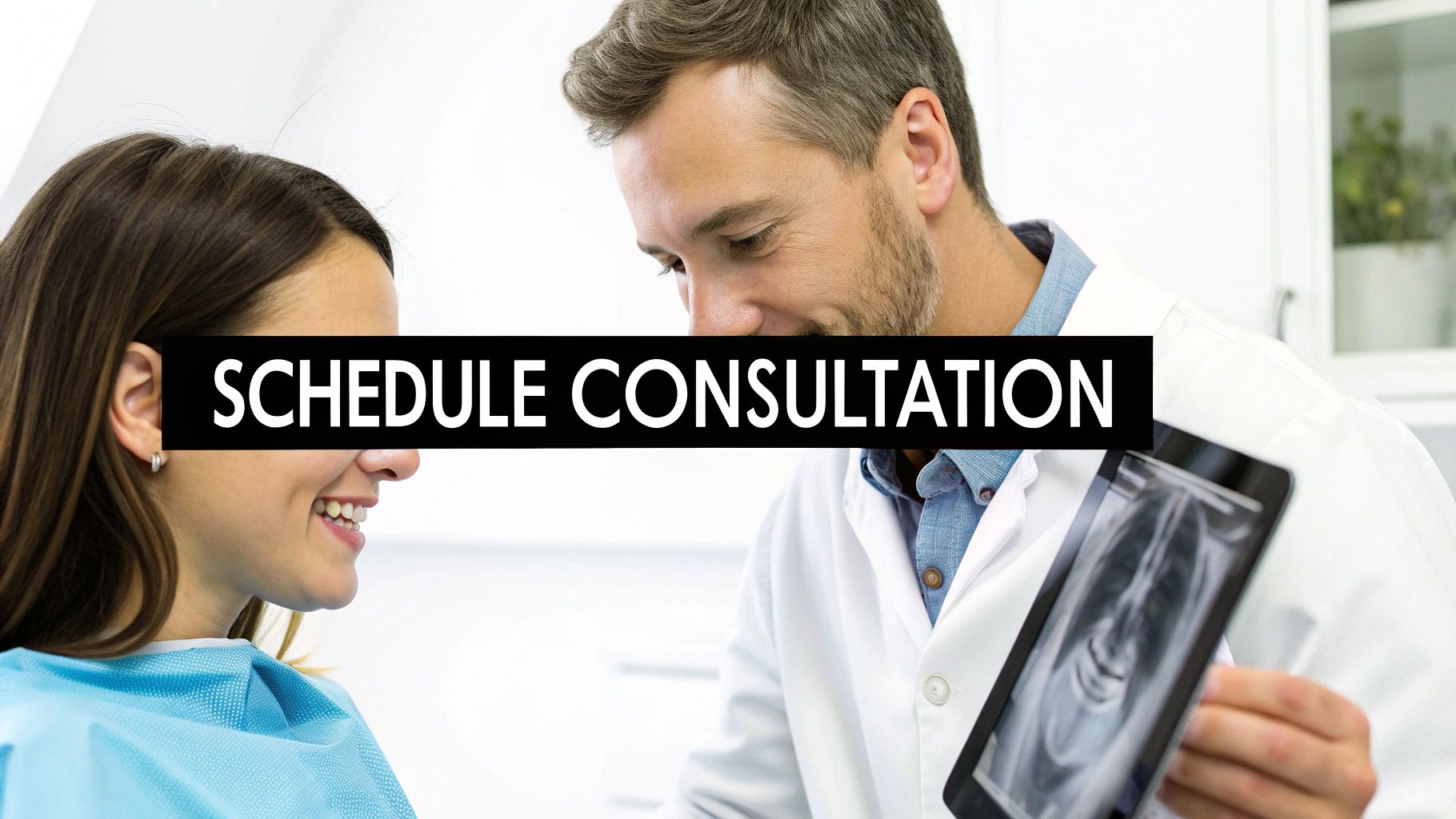 A dentist discussing a 3D model of a patient&#39;s teeth on a screen, showing the potential results of Invisalign treatment.