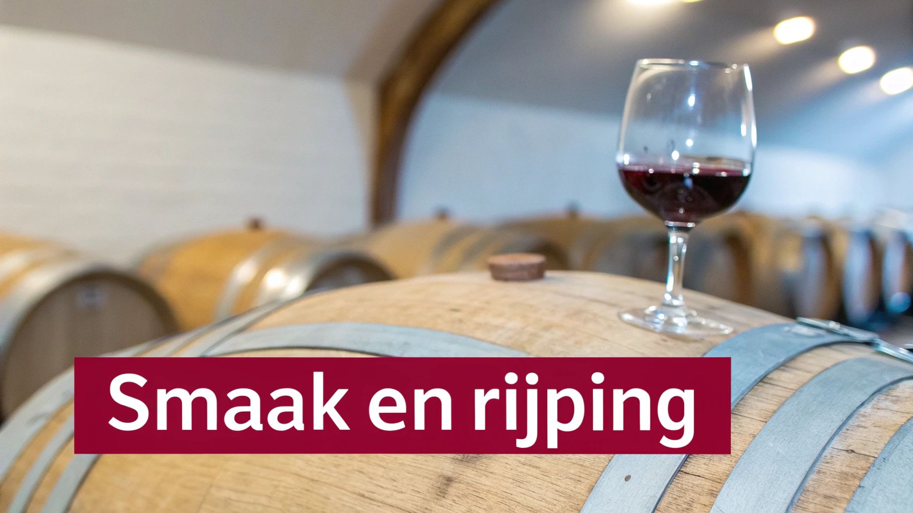 Een close-up van een fles Super Tuscan wijn die wordt ingeschonken in een glas