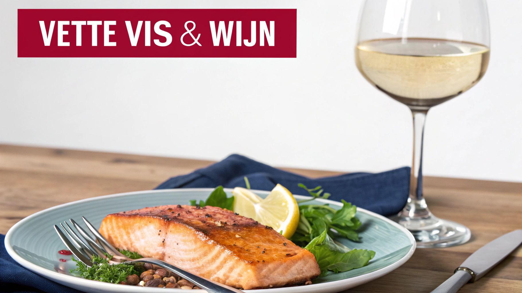 Een schaal met diverse schaal- en schelpdieren en witte wijn