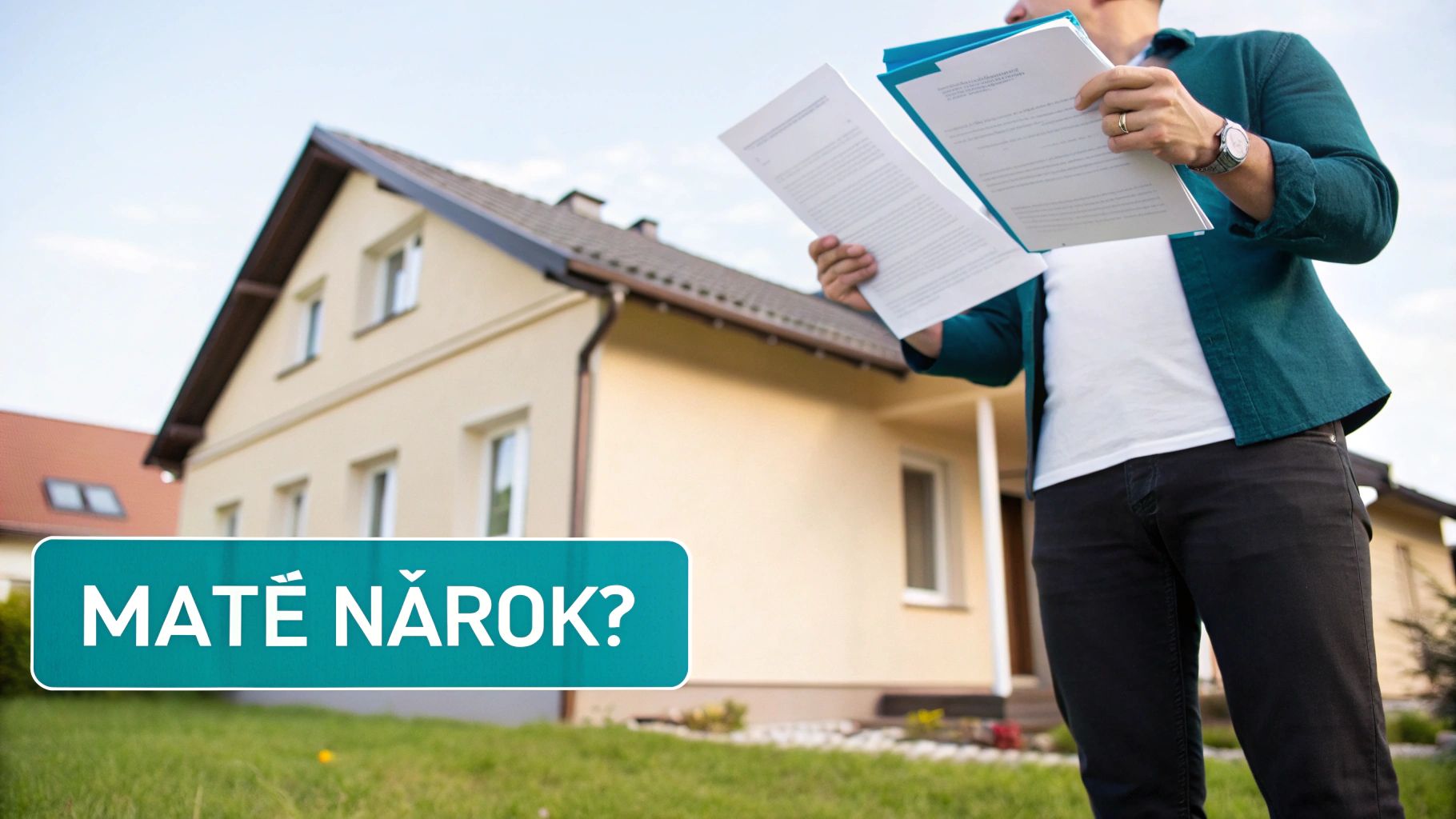 Pár prezerajúci si plán domu