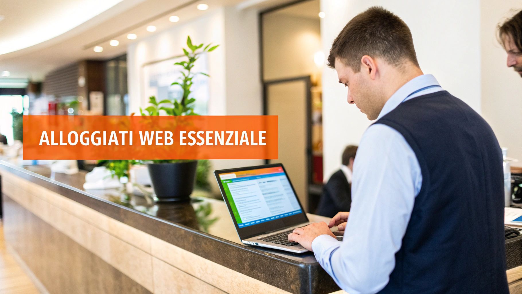Uomo che lavora al laptop su un bancone, con una pianta e il banner "ALLOGGIATI WEB ESSENZIALE".