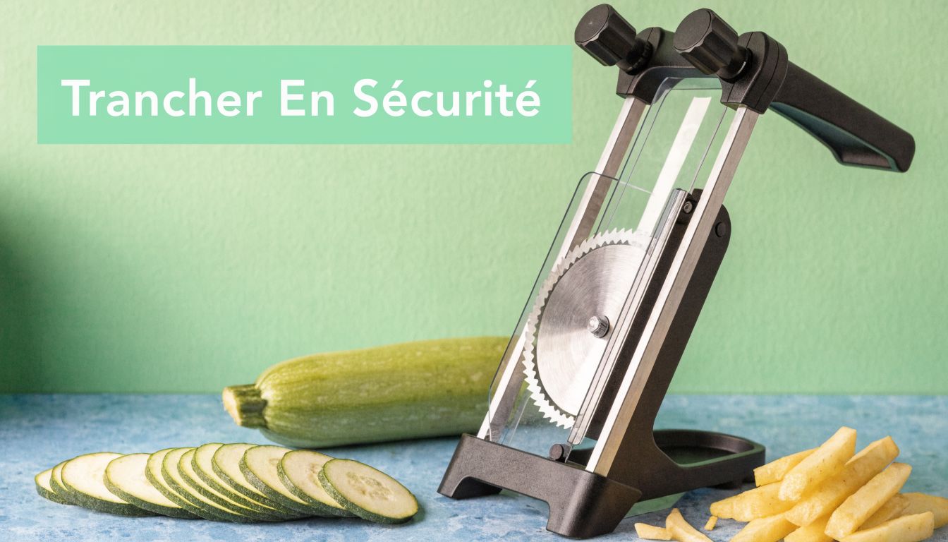 Une mandoline de cuisine professionnelle pour trancher des légumes en toute sécurité sur un plan de travail.