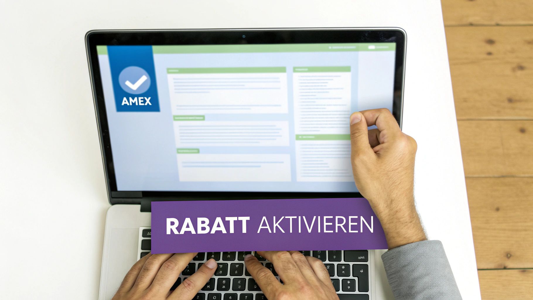 Person aktiviert AMEX Rabatt am Laptop durch Online-Formular für American Express Kreditkarten-Vorteile