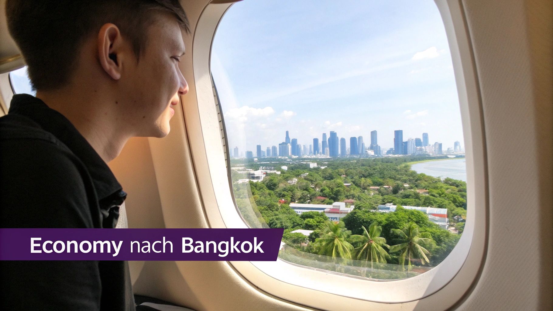 Passagier blickt aus Flugzeugfenster auf Bangkok Skyline während Economy-Class-Flug