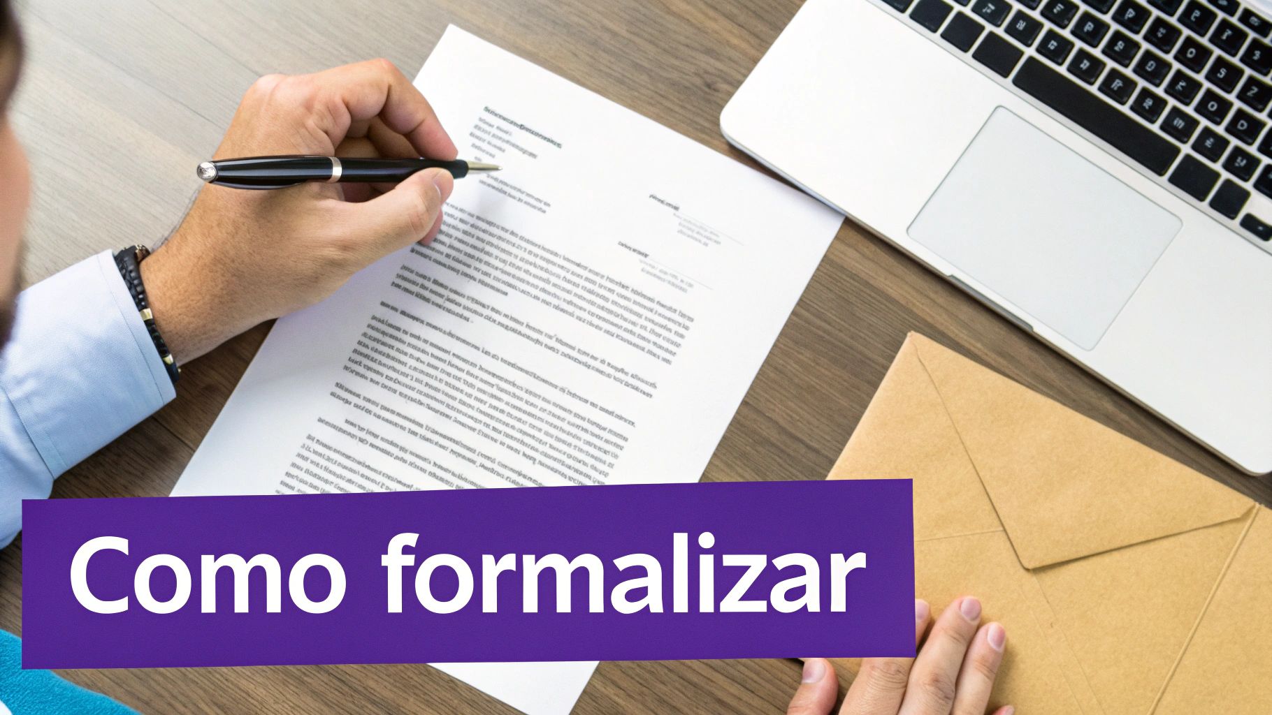 Como rescindir um contrato: Guia completo e seguro para 2025 2 Pessoa assinando um documento de rescisão de contrato