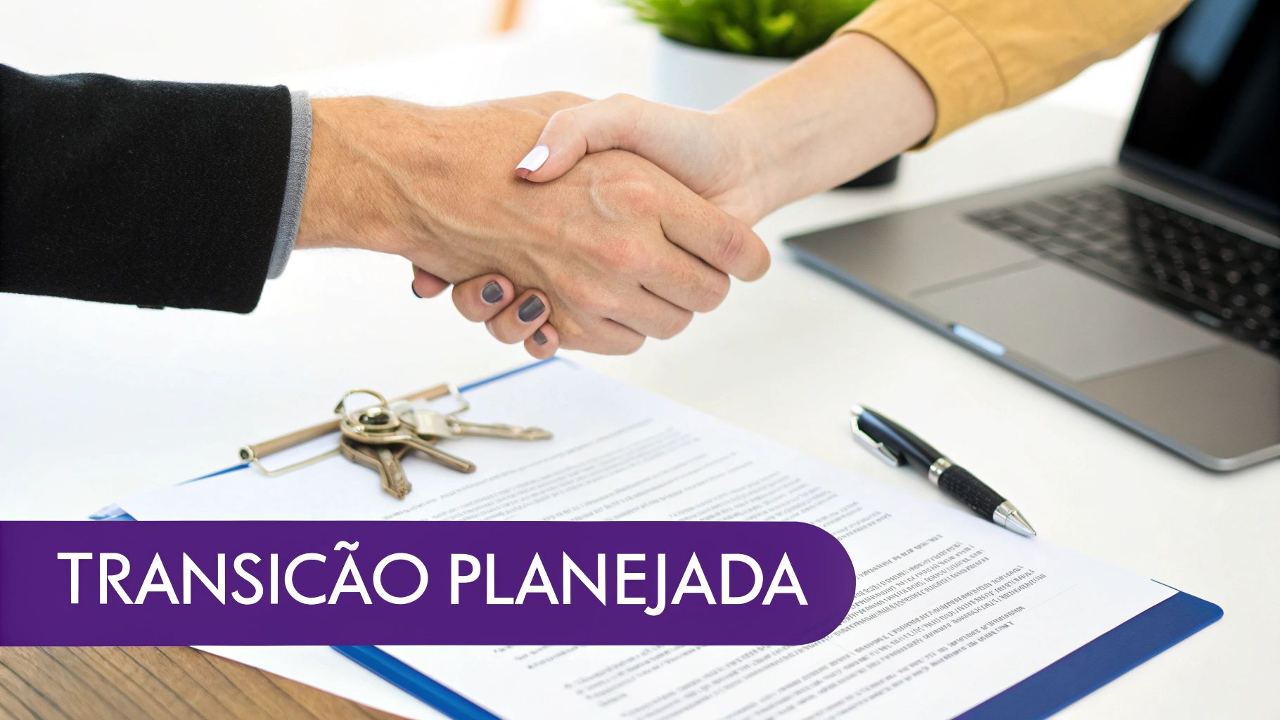 Venda de Franquias em Funcionamento: Guia Completo 2025 3 Aperto de mãos profissional sobre contrato e chaves simbolizando transição planejada de franquia em funcionamento