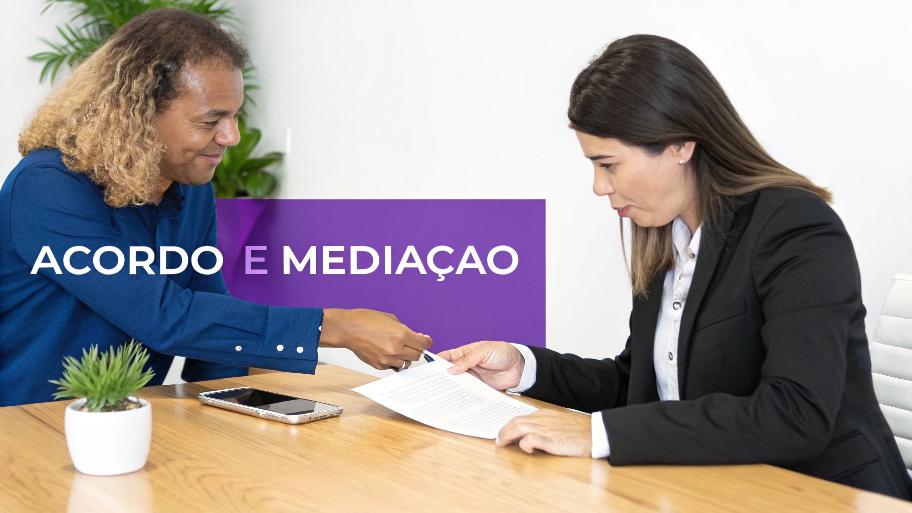 Duas pessoas em uma mesa, uma entregando uma caneta à outra para assinar um documento, com texto 'ACORDO E MEDIAÇÃO'.