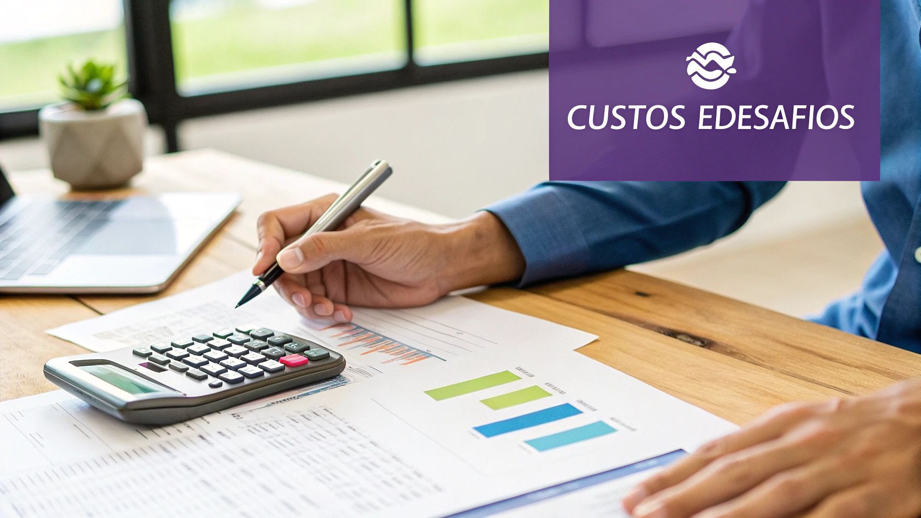 Como funciona a holding familiar: Guia prático para proteger seu patrimônio 4 Pessoa calculando custos e desafios com calculadora e documentos financeiros em uma mesa de trabalho.