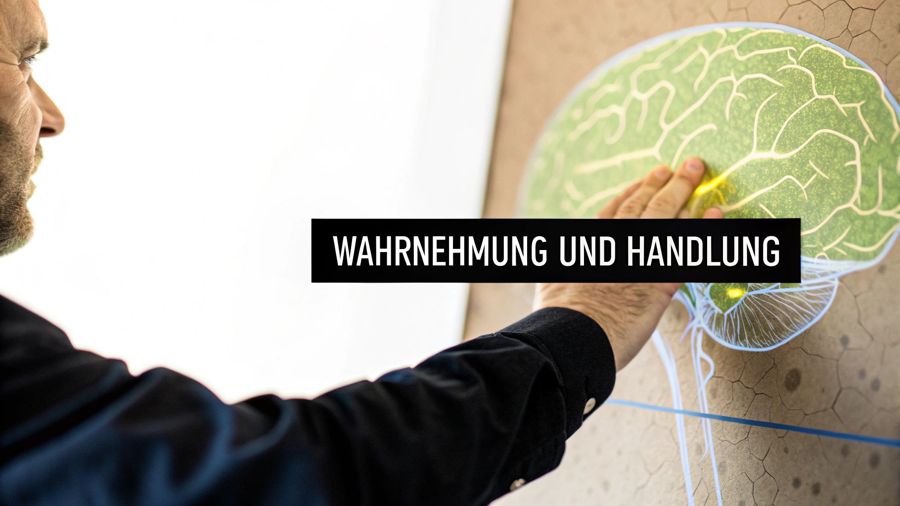 Ein Mann berührt eine Gehirnillustration mit leuchtenden Bereichen und dem Text 'WAHRNEHMUNG UND HANDLUNG'.