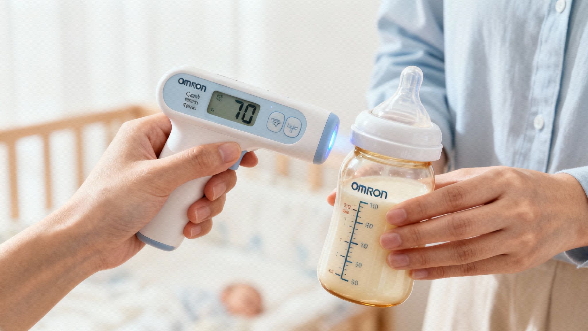 O mamă verifică temperatura laptelui din biberon cu termometrul Omron Gentle Temp 720