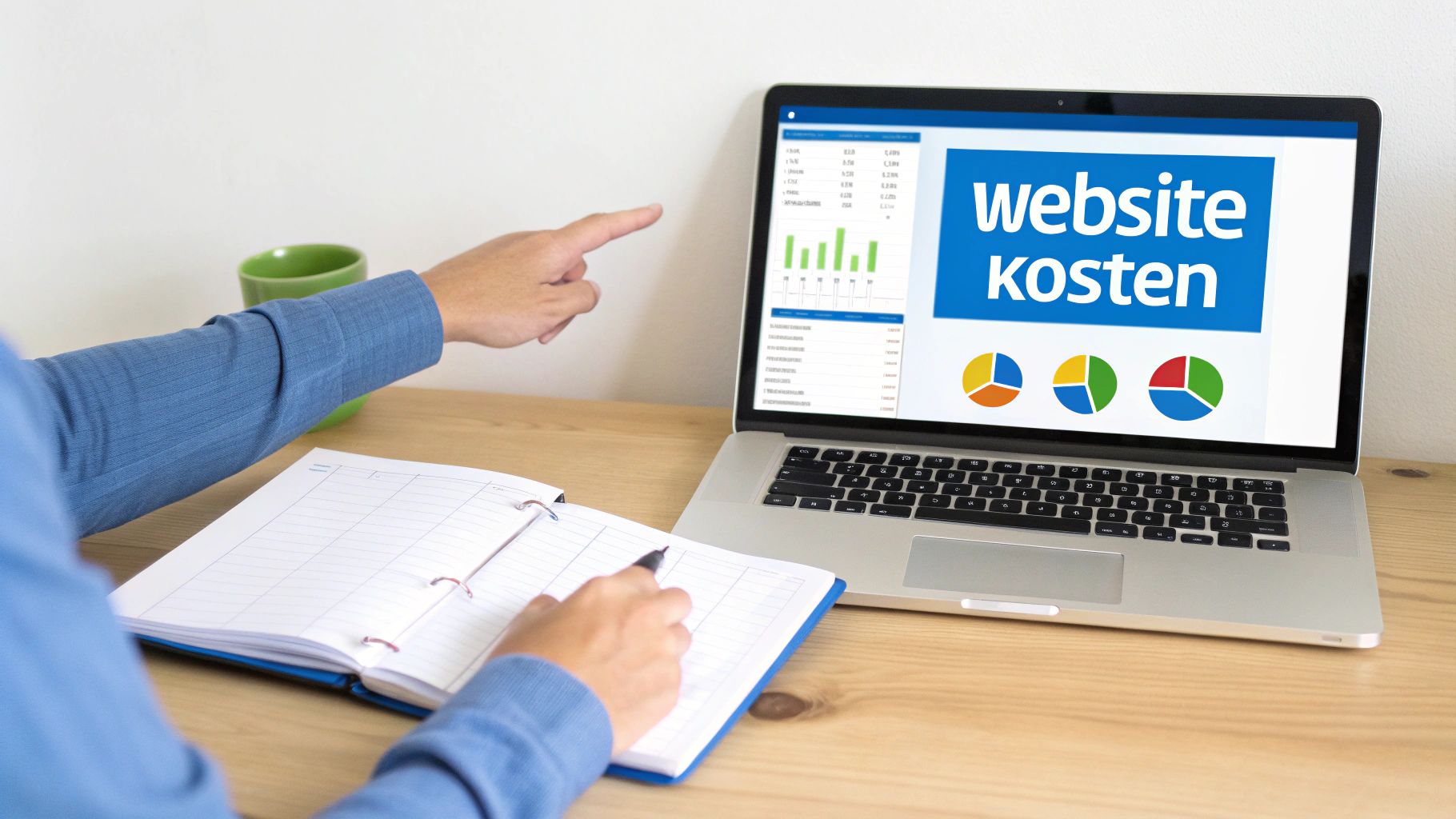 Persoon analyseert 'website kosten' op laptop met grafieken en maakt aantekeningen in een notitieboek.