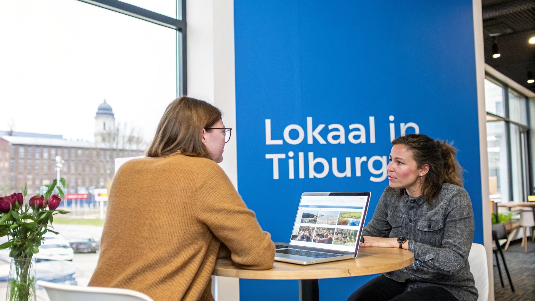 Twee vrouwen overleggen bij een laptop aan een tafel, met "Lokaal in Tilburg" op de blauwe achtergrond.