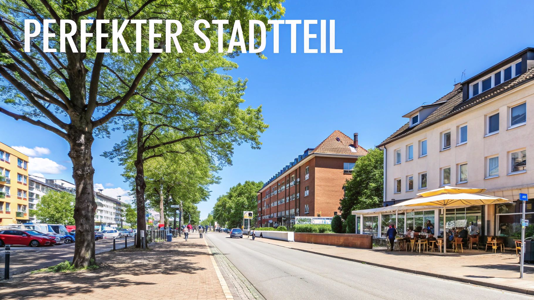 Eine Person überprüft Rechnungen an einem Schreibtisch, mit einem Taschenrechner und einem Laptop