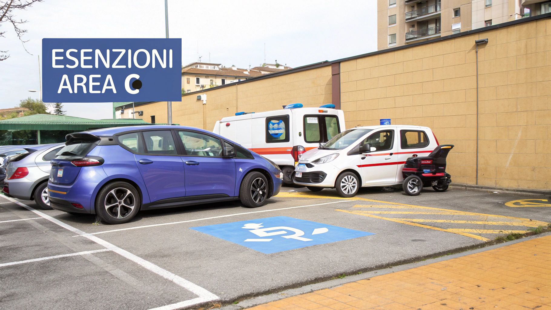 Auto elettrica in carica parcheggiata in una strada di città.