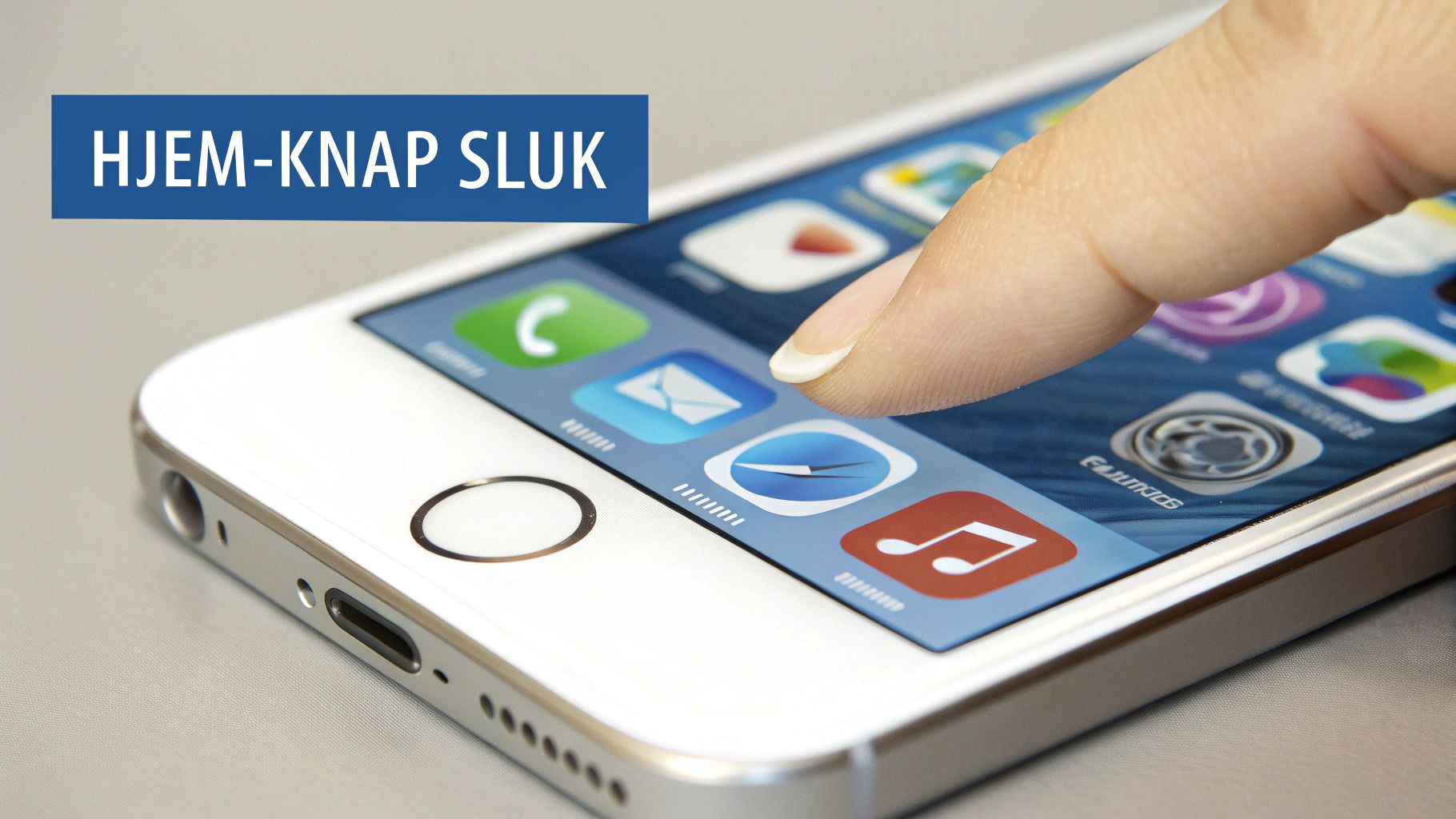 En person holder en iPhone med Hjem-knap, klar til at slukke den.