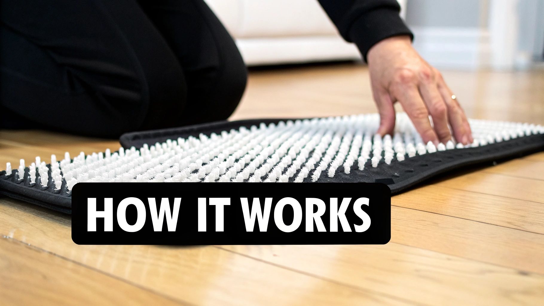 A person's hand demonstrates an acupressure mat with white spikes on a wooden floor, text 'HOW IT WORKS'.