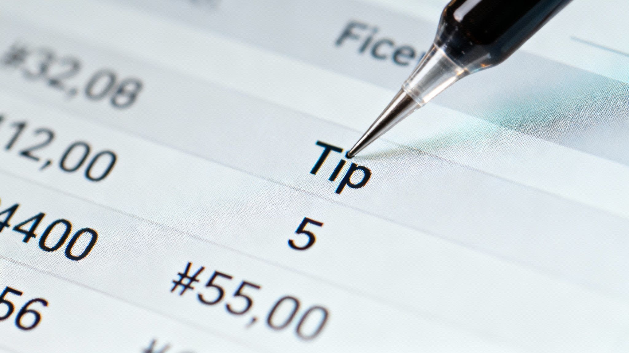 Forex chart showing the difference between a pip and a pipette in a currency quote.