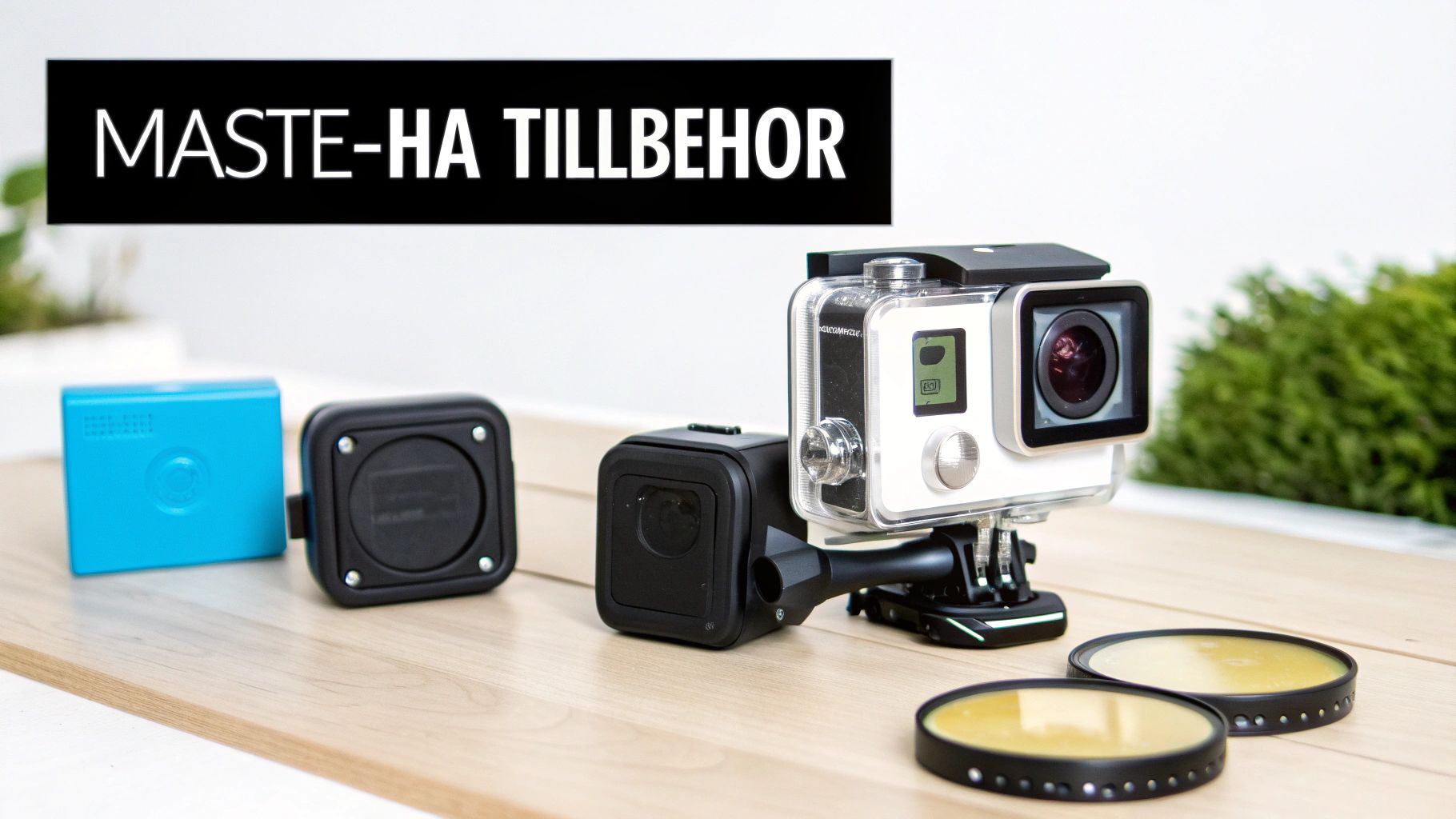 Tillbehör till en actionkamera utspridda på ett bord