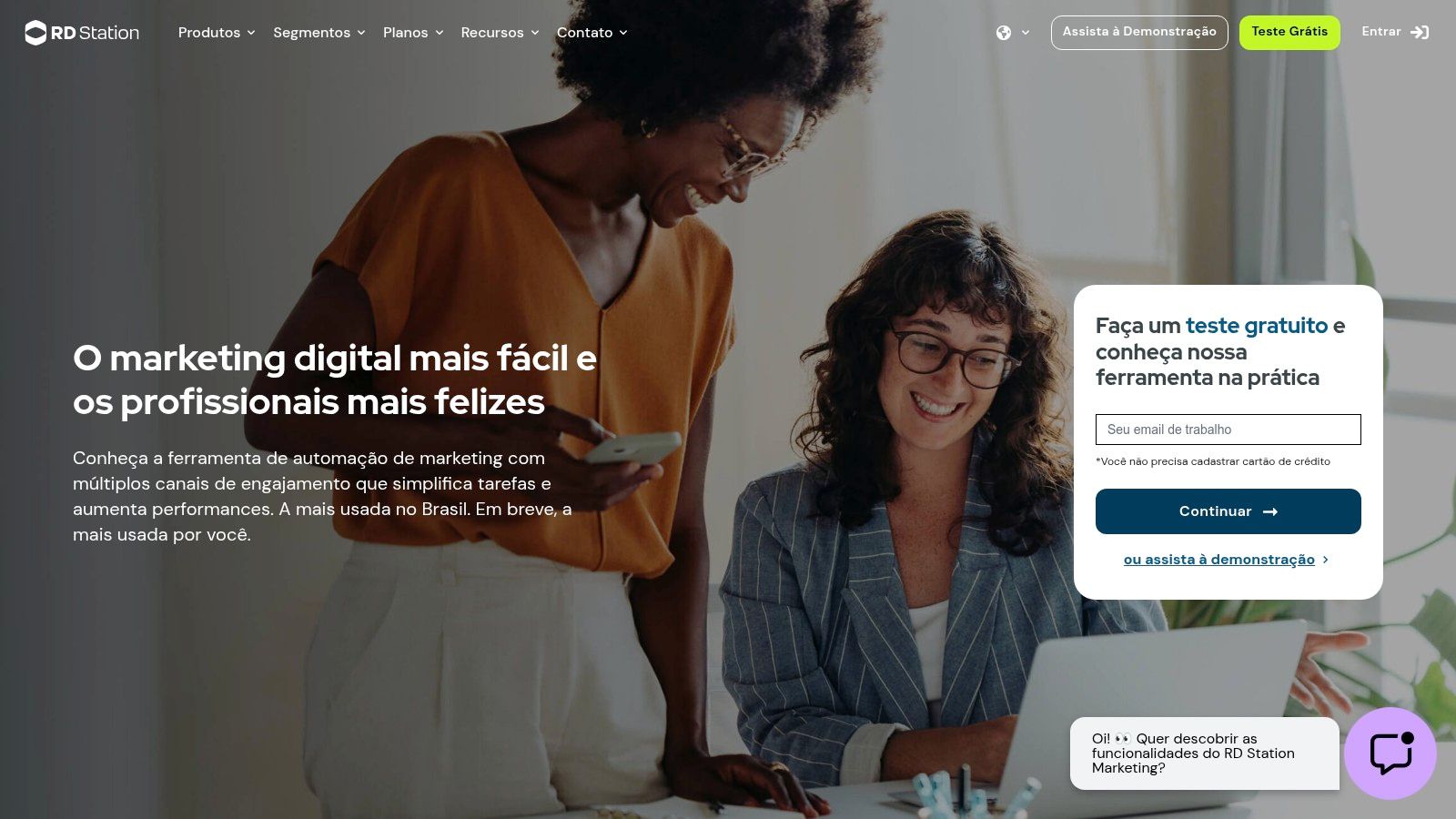 Interface da RD Station Marketing mostrando a criação de landing pages para captura de leads.