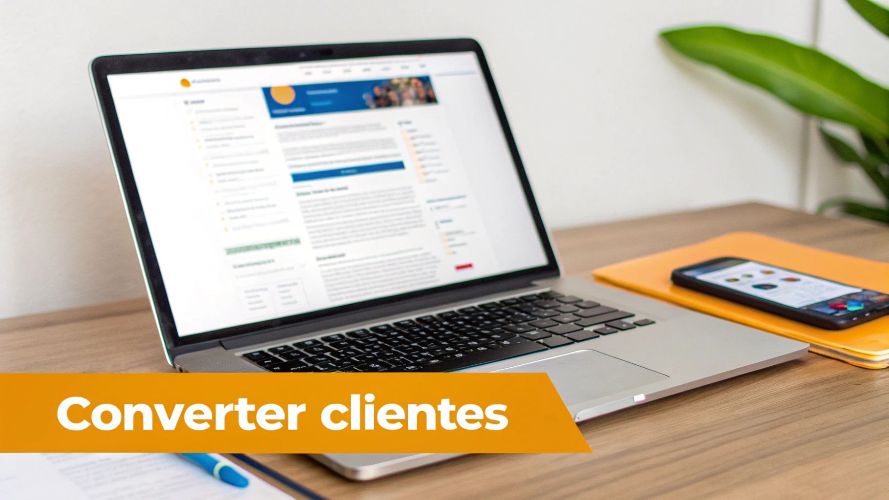 Laptop com site de marketing, smartphone e caderno em mesa de madeira, com banner 'Converter clientes'.