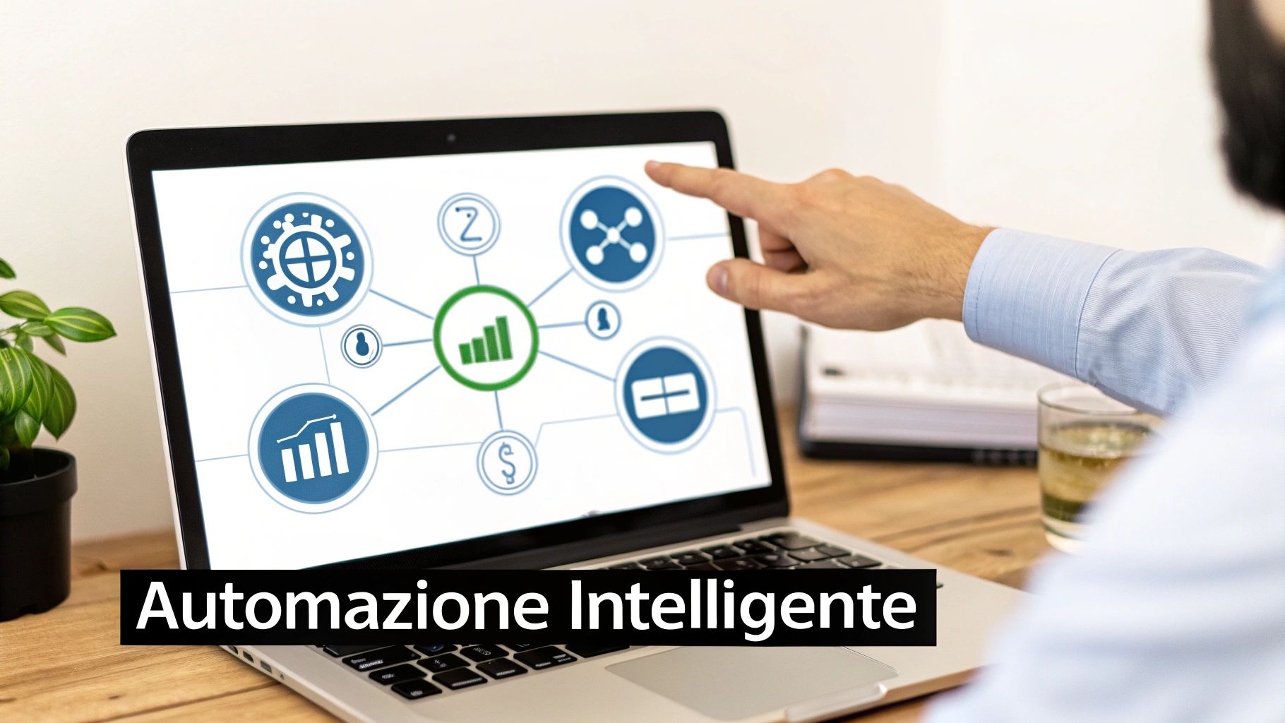 Una persona interagisce con un laptop che mostra icone di automazione intelligente e analisi dati, con il testo 'Automazione Intelligente'.
