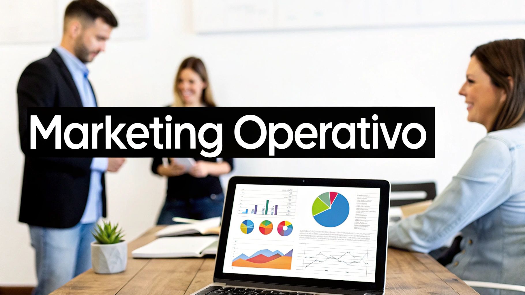Una lavagna piena di strategie di marketing operativo