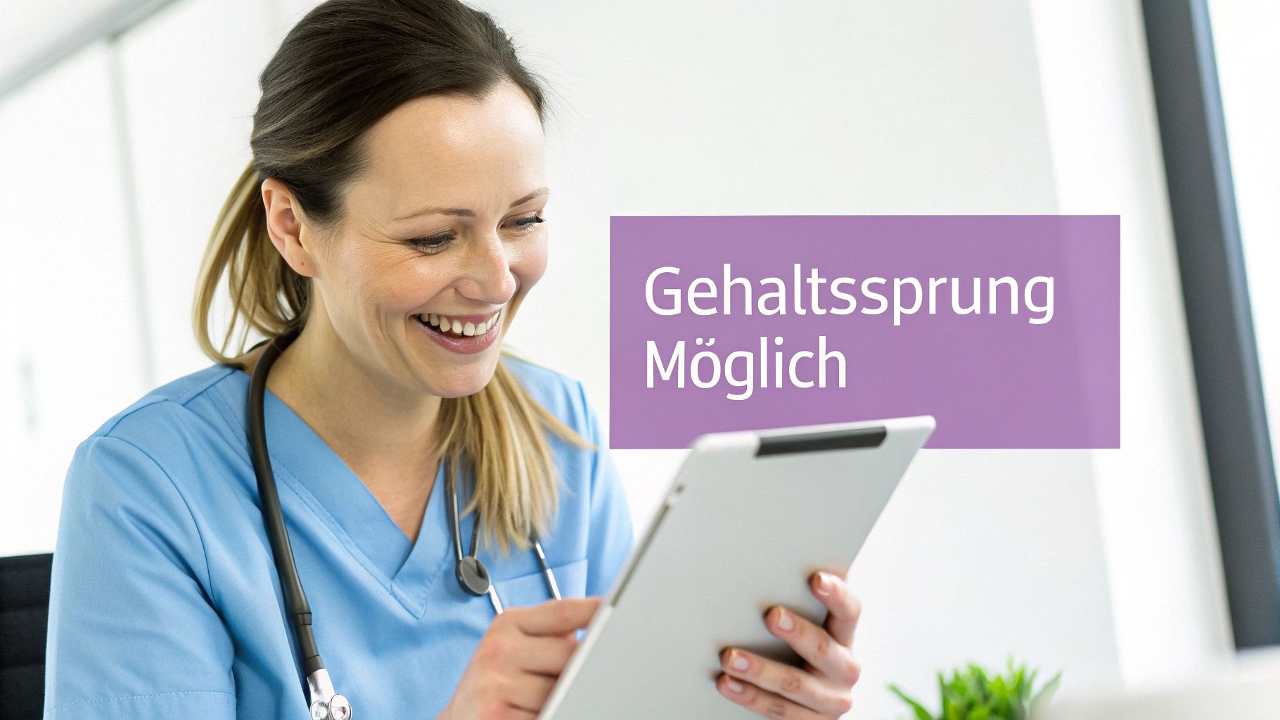 Eine lächelnde Krankenschwester schaut auf ein Tablet, mit dem Text 'Gehaltssprung Möglich' im Vordergrund.