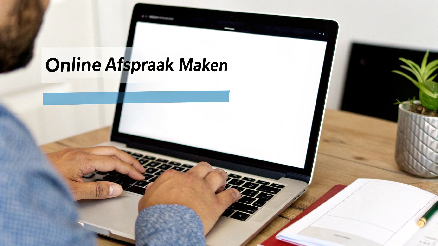 Een persoon typt op een laptop met de tekst 'Online Afspraak Maken', wat digitale dienstverlening toont.