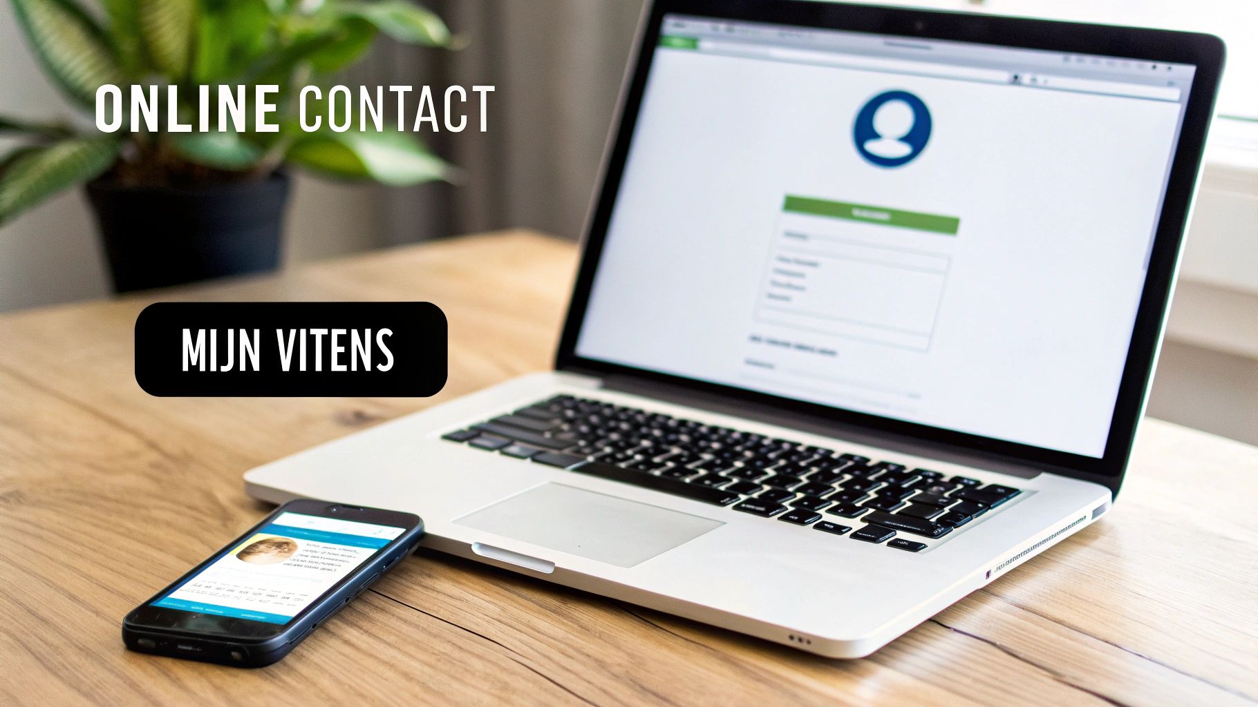 Een laptop en smartphone op een houten bureau, met de teksten 'Online Contact' en 'Mijn Vitens' voor digitale klantenservice.