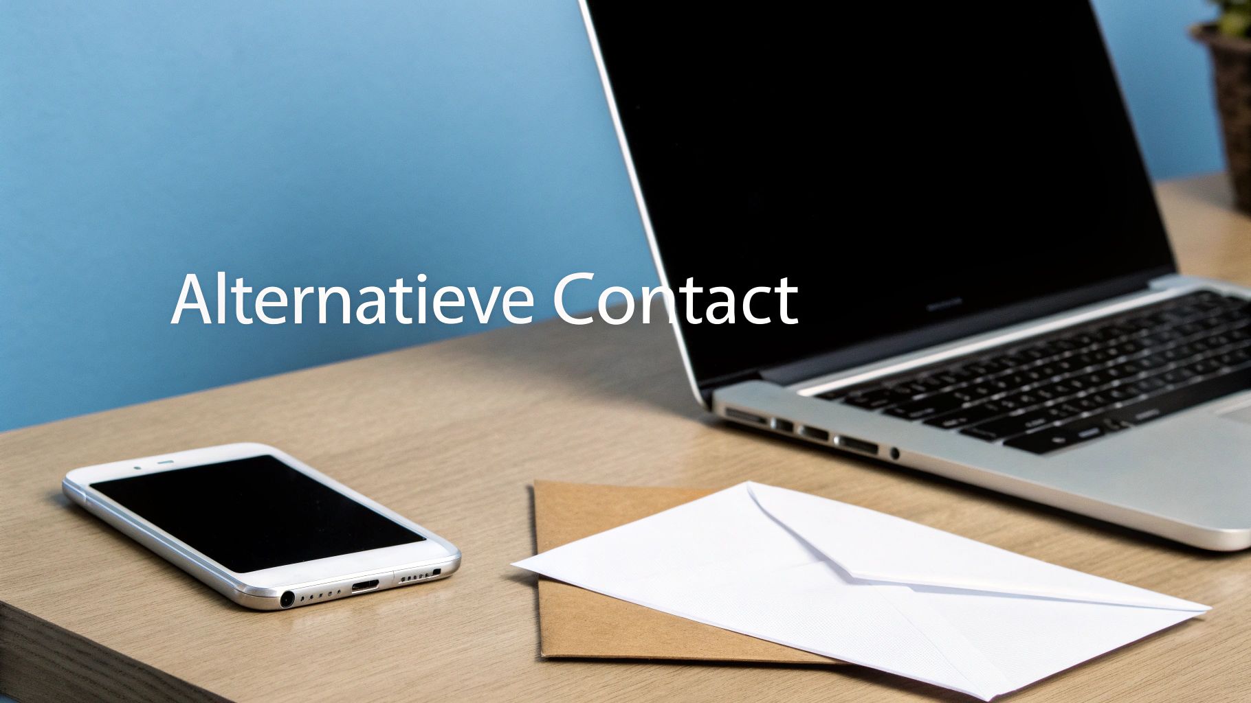Een bureau met een laptop, smartphone en twee enveloppen, met de tekst 'Alternatieve Contact' tegen een blauwe achtergrond.