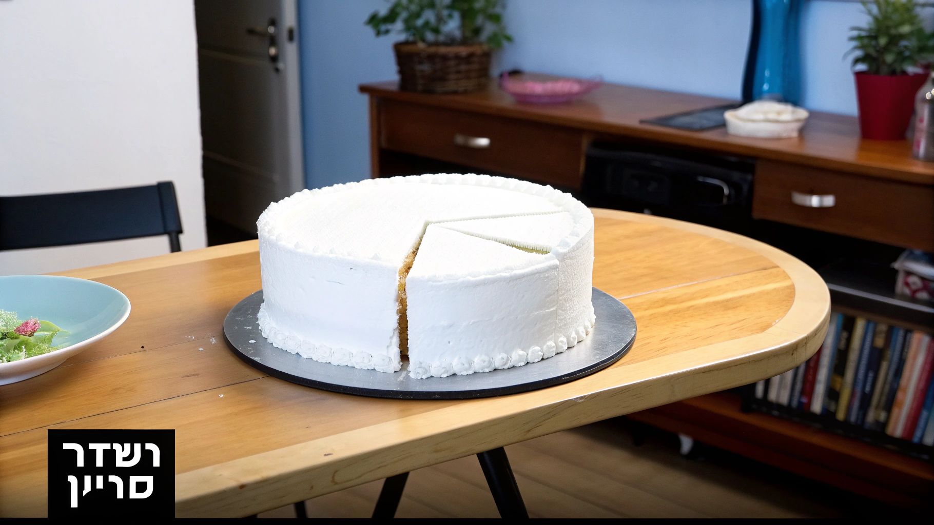 עורך דין מסביר לזוג על חשיבות הצוואה