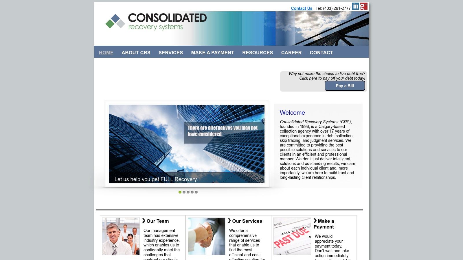 Un agent de recouvrement examine des documents financiers, illustrant les services de soutien aux litiges offerts par les agences de recouvrement à Calgary.