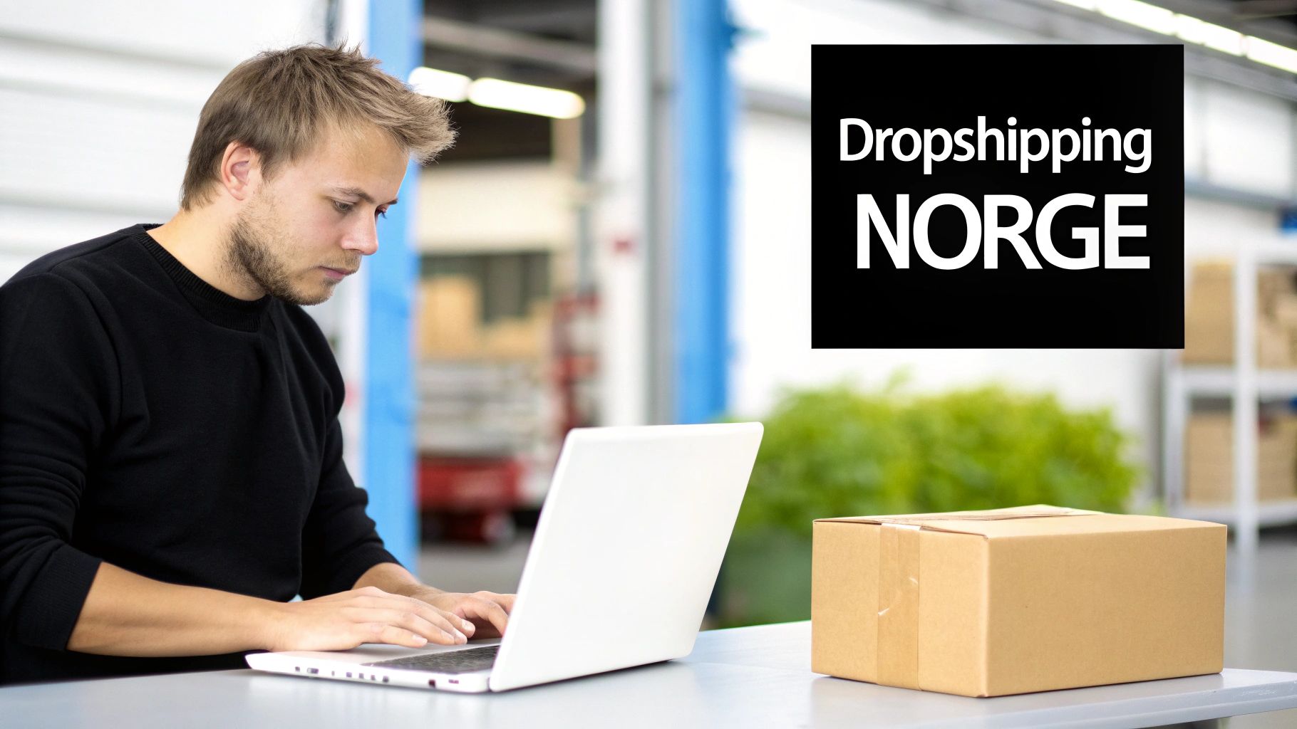 En ung mann jobber på en laptop, med en pappeske ved siden av, under banneret 'Dropshipping NORGE'.
