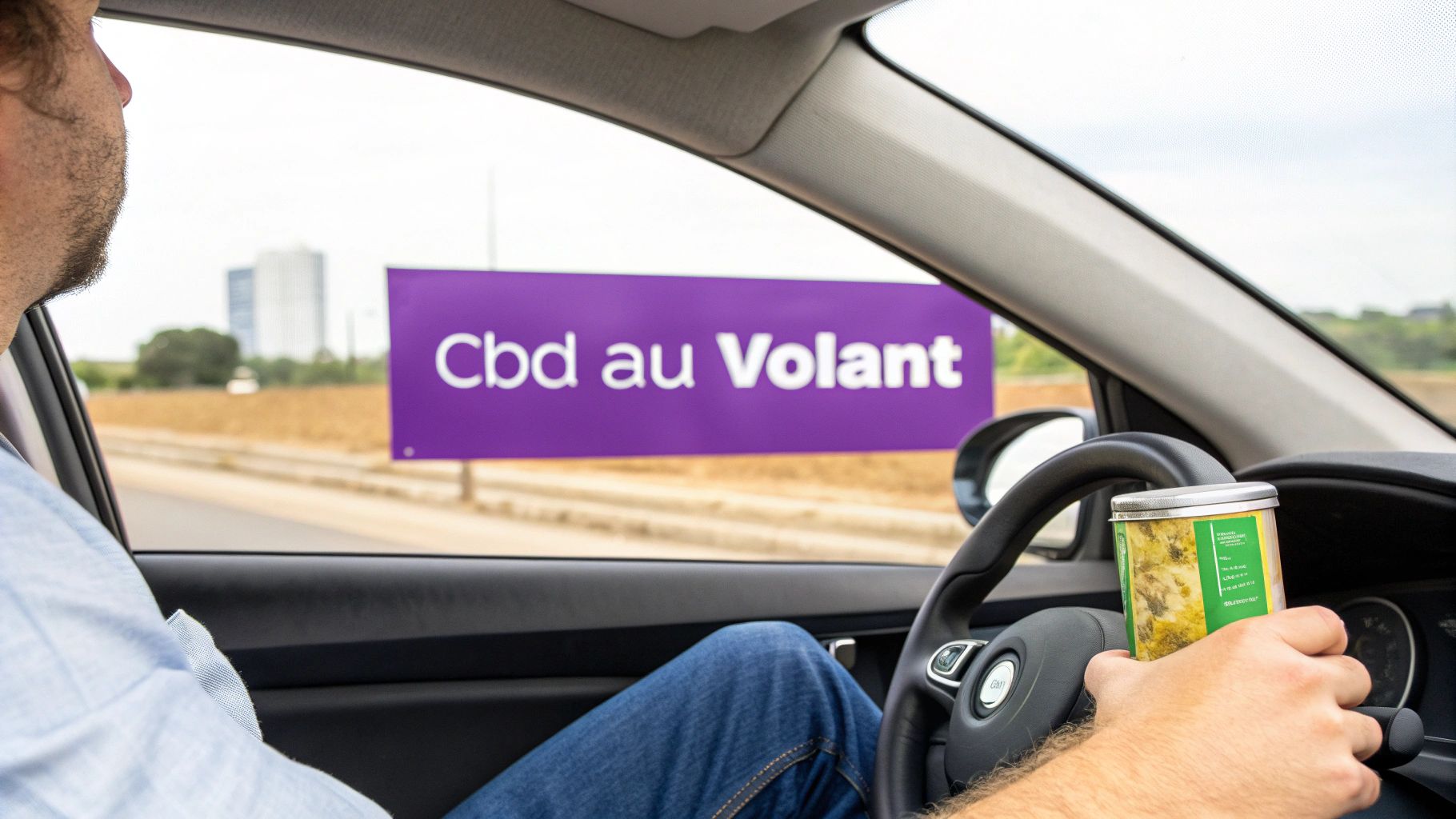 Un conducteur en voiture tient une canette de produit CBD, avec un panneau "Cbd au Volant" visible au loin sur le bord de la route.