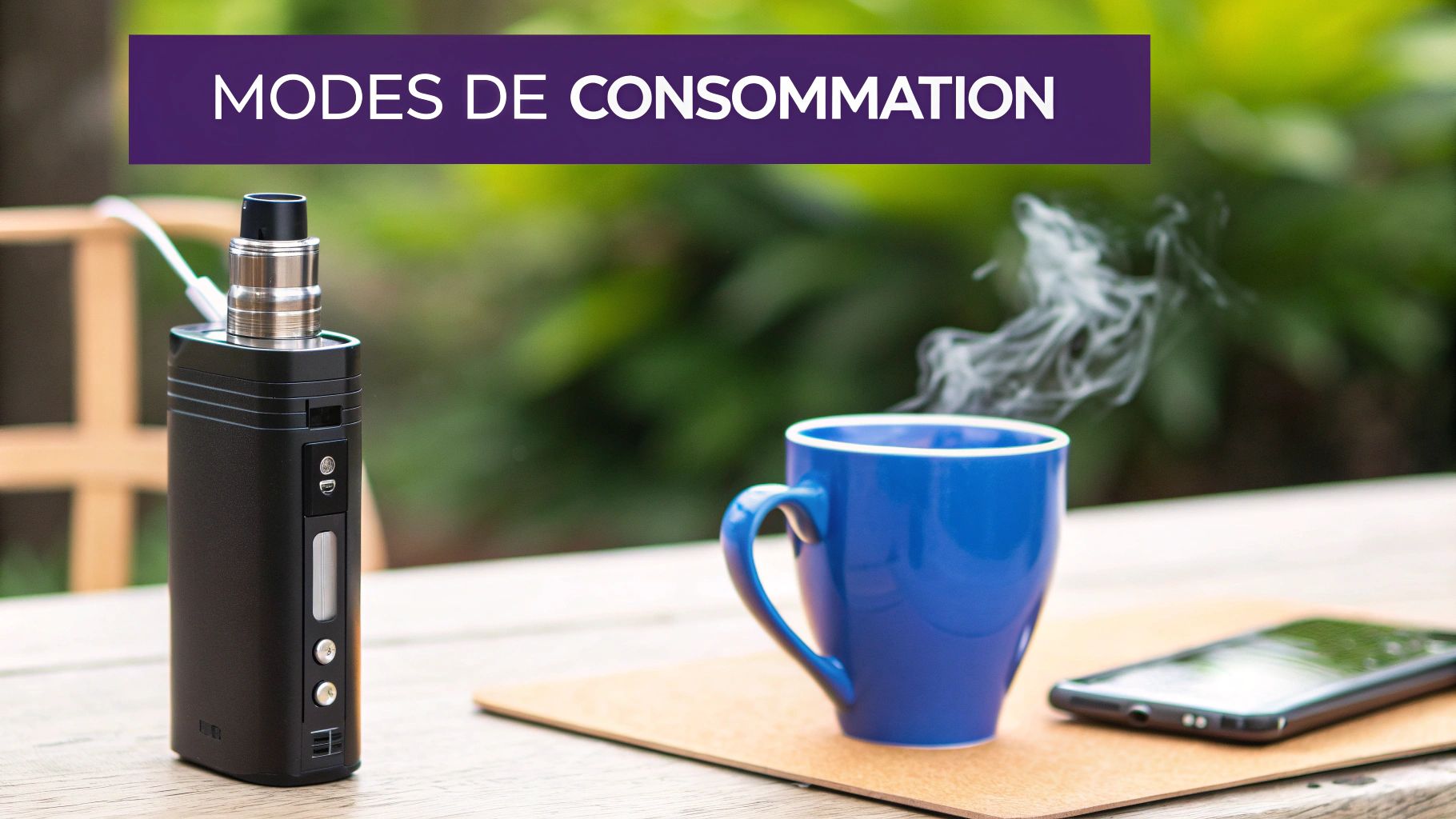 Vapeur d'une cigarette électronique, café chaud et smartphone sur une table en bois, illustrant des modes de consommation.