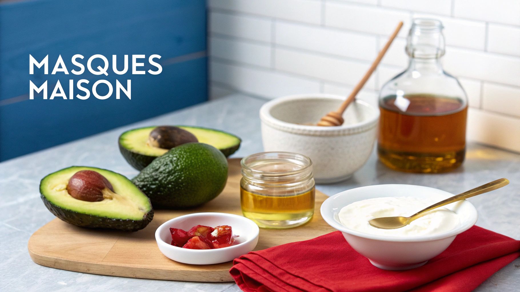 Ingrédients naturels pour un masque capillaire maison, tels que l'avocat et le miel, joliment disposés sur une table.