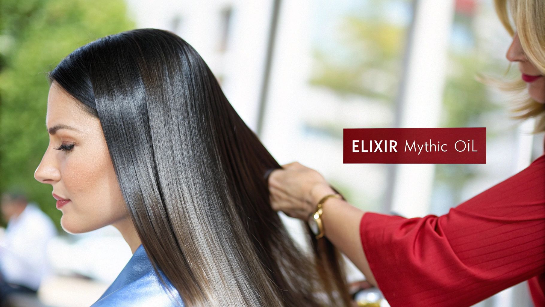 Femme aux cheveux longs, noirs et brillants, recevant des soins capillaires avec Elixir Mythic Oil.