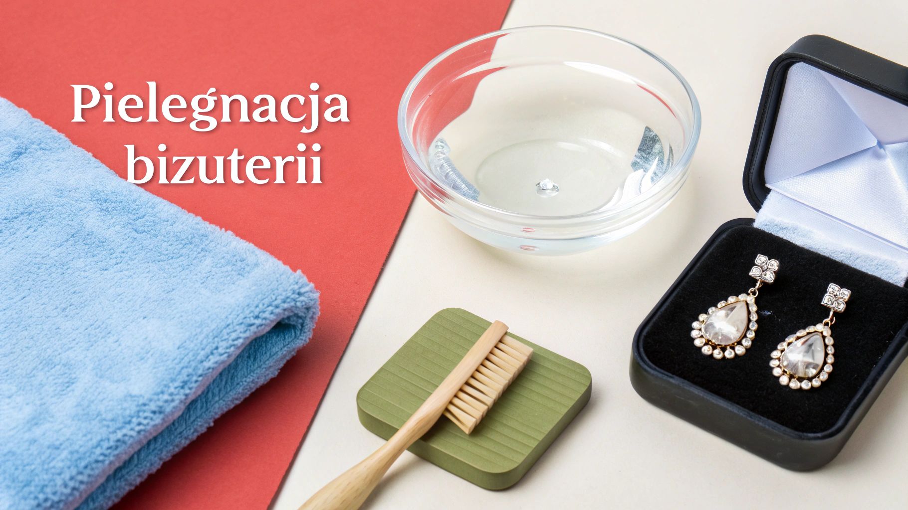 Piękny pierścionek z kamieniem krzemionkowym w dłoniach