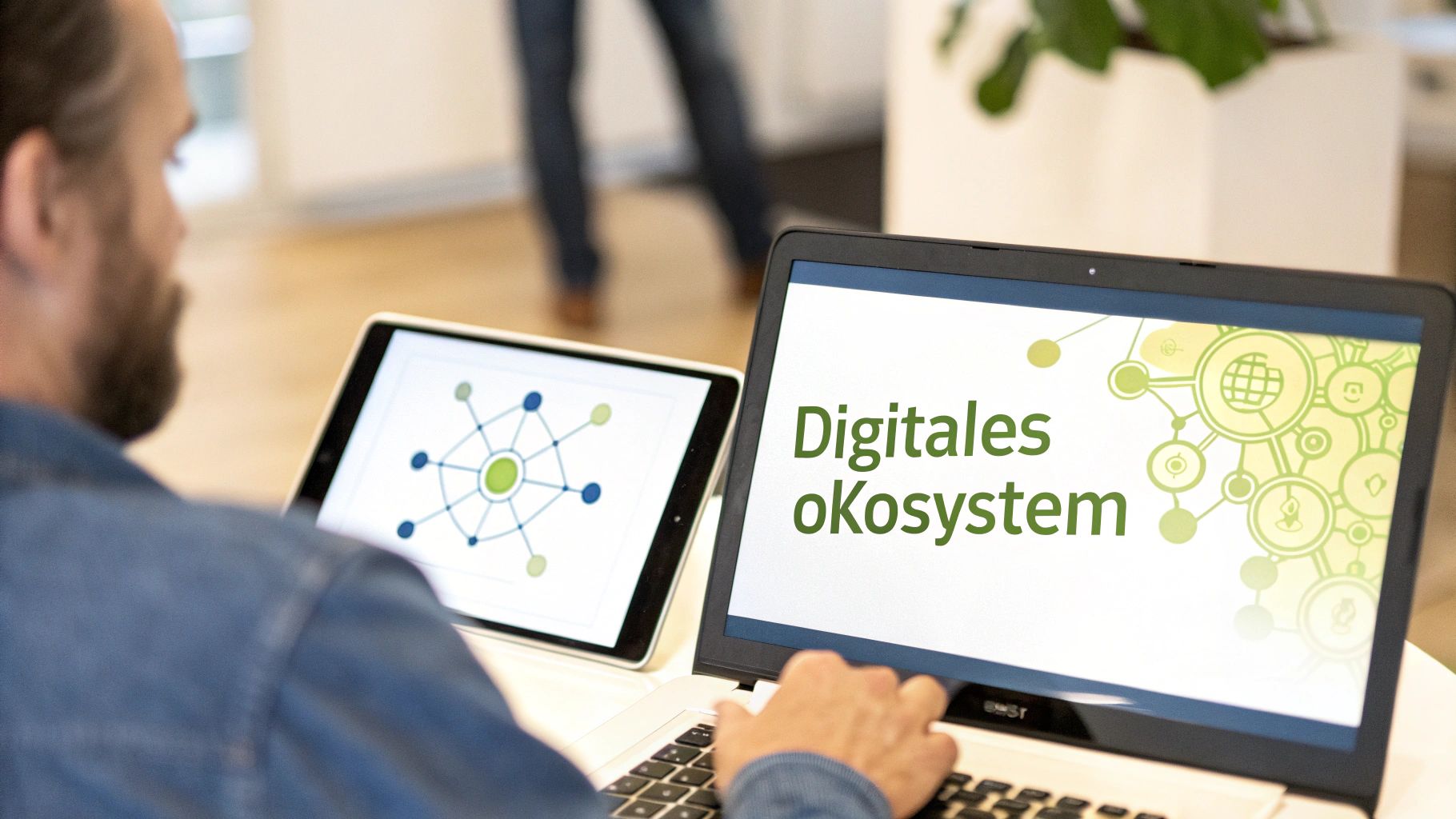 Eine Gruppe von Geschäftsleuten arbeitet an Laptops an einem großen Tisch und symbolisiert die Zusammenarbeit im modernen B2B-Marketing.