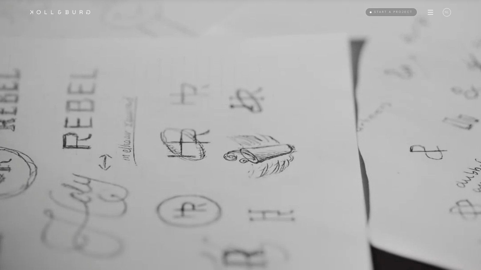 Schetsen voor een logo-ontwerpproces bij Koll&Burg Design, illustratief voor hun creatieve aanpak