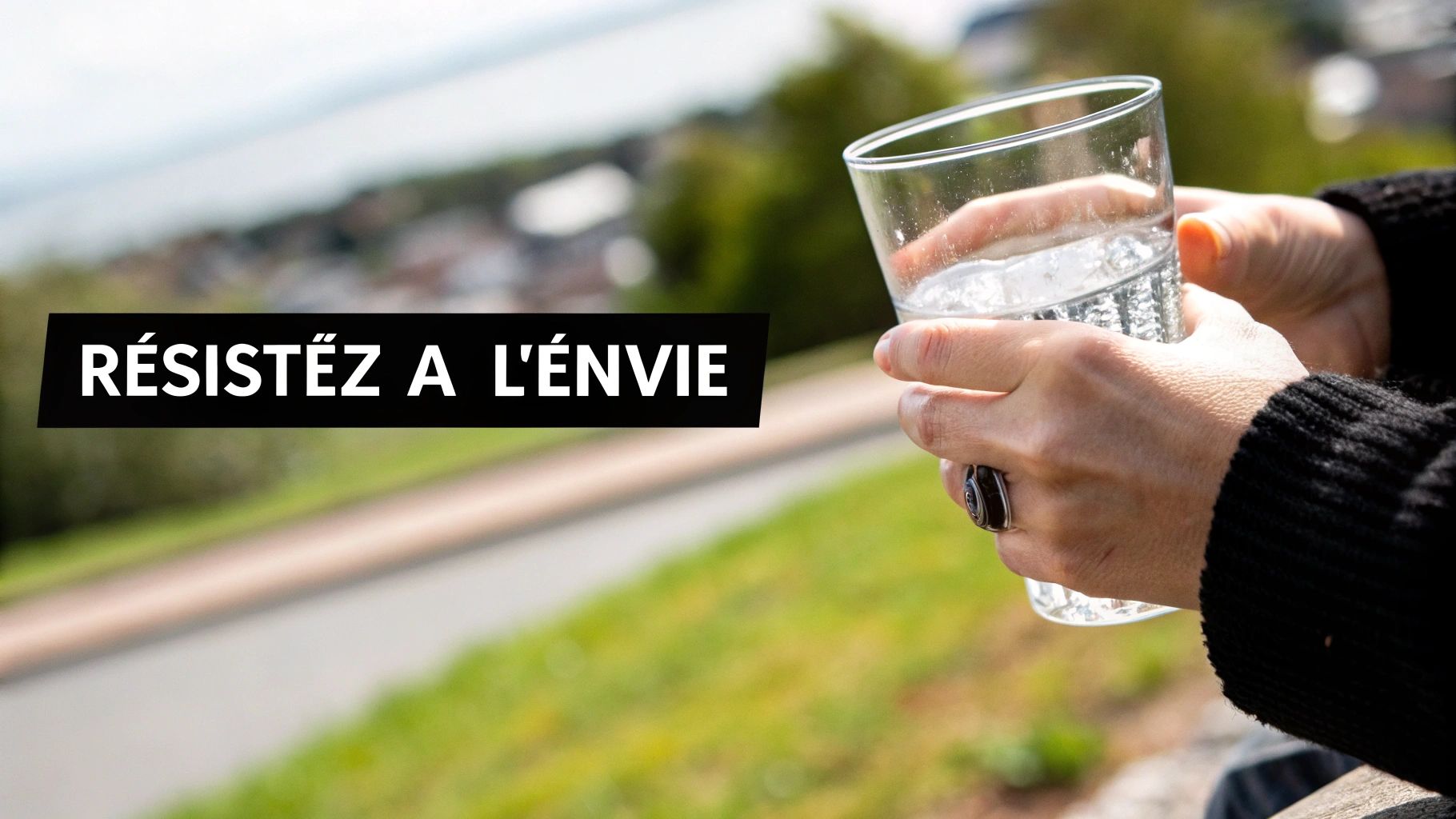 Une personne regardant sa montre, symbolisant le temps qui passe pendant une envie de fumer.