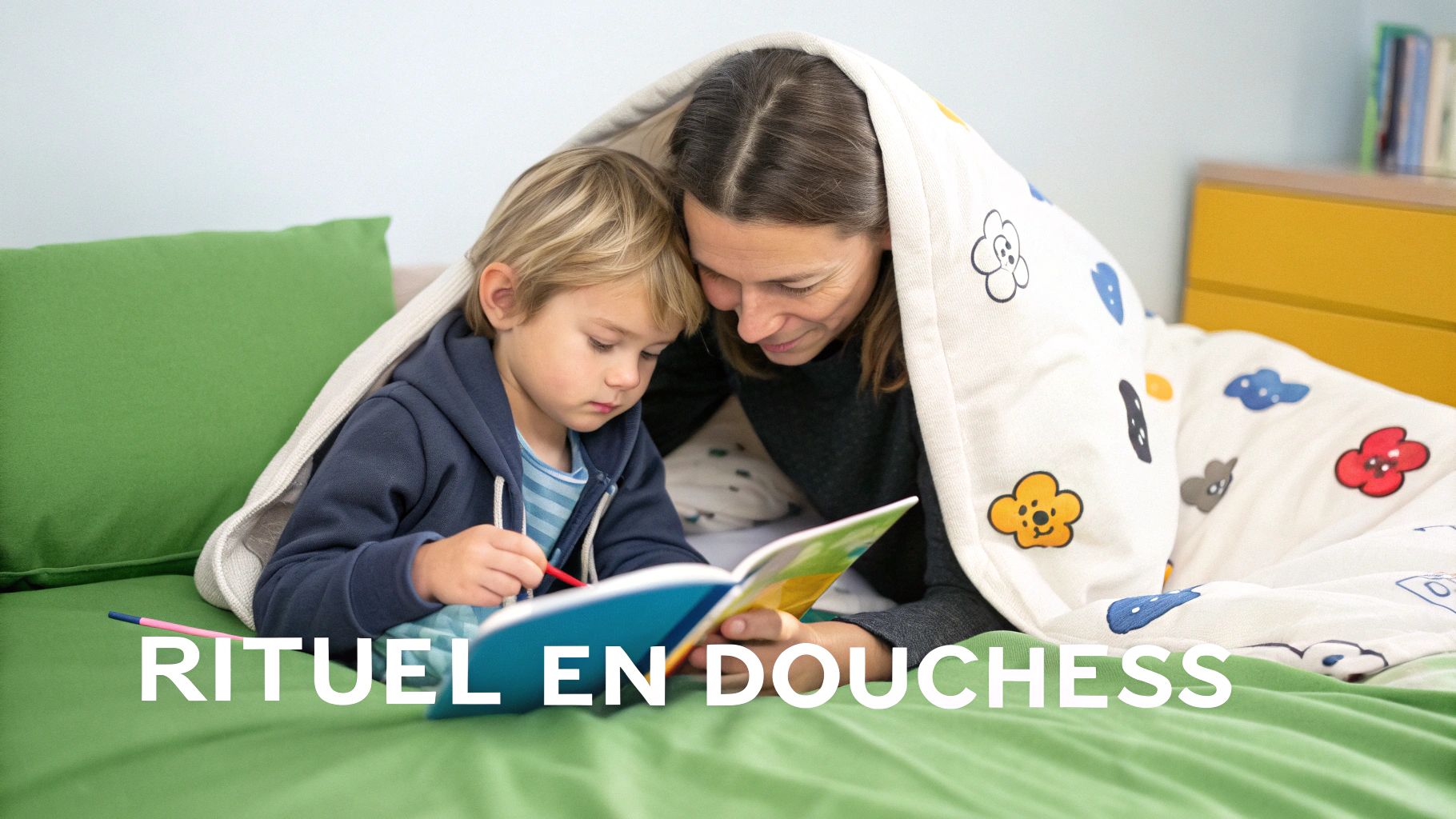 Mère et enfant blottis sous une couverture colorée, lisant un livre ensemble. Un moment de lecture paisible.