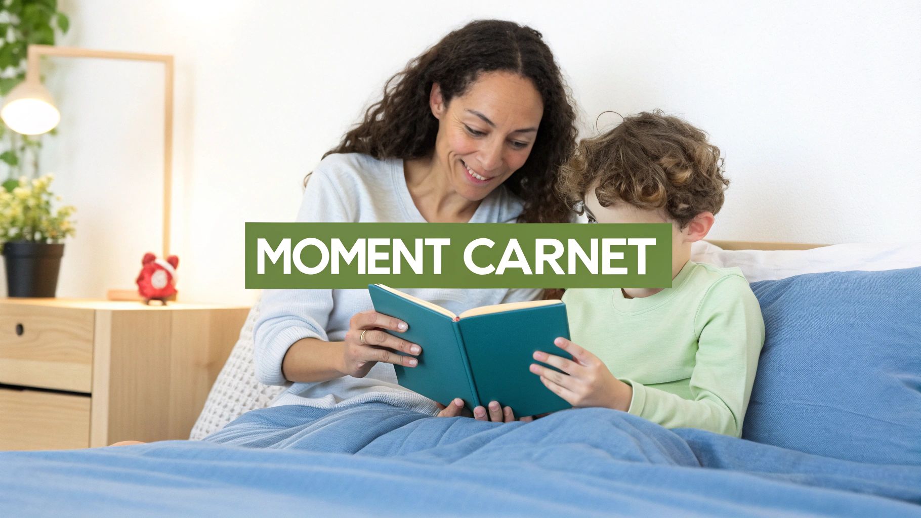 Une mère et son enfant lisent un livre ensemble au lit, partageant un moment de calme et d'apprentissage.