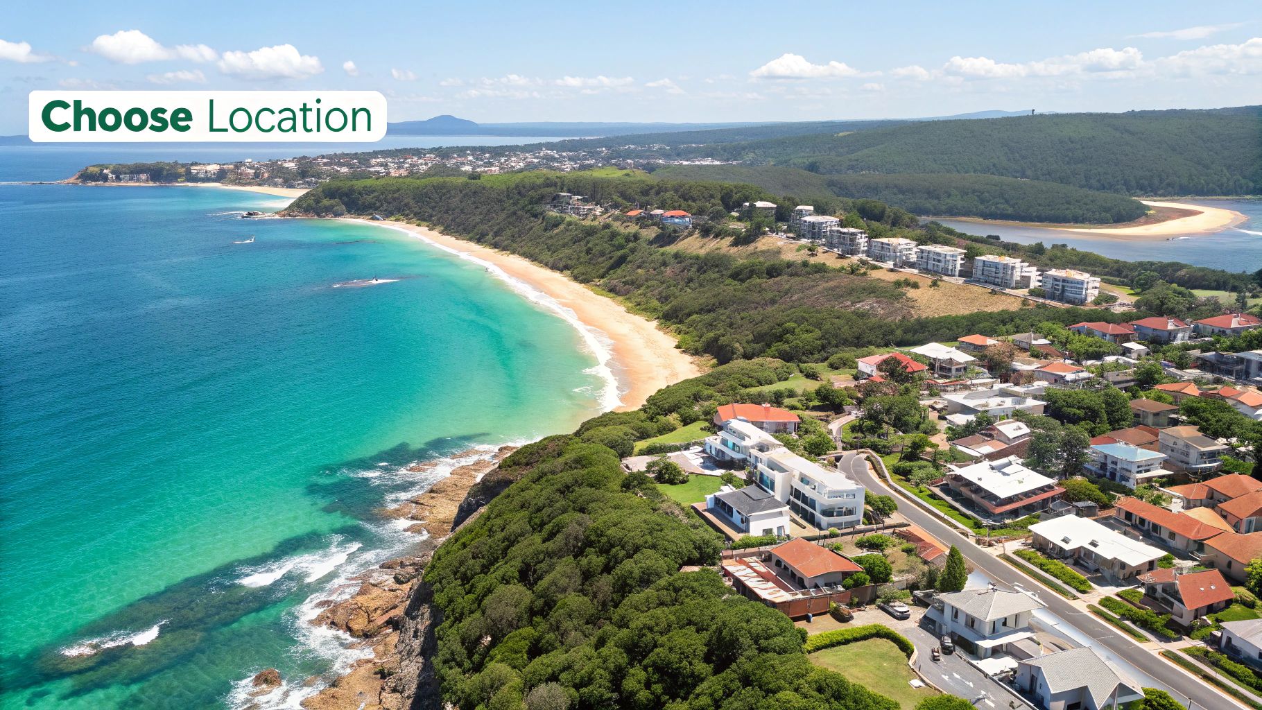 Una hermosa toma aérea de la playa de Las Terrenas, que muestra la combinación única de palmeras, arena blanca y agua turquesa.