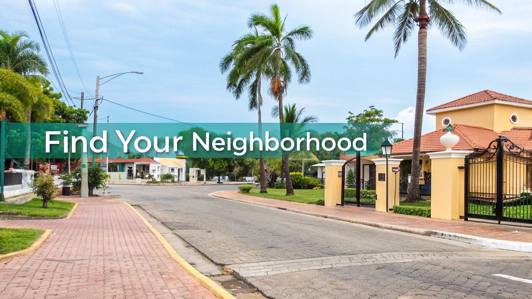 Vista costera de Sosúa con aguas turquesas y exuberantes acantilados verdes.